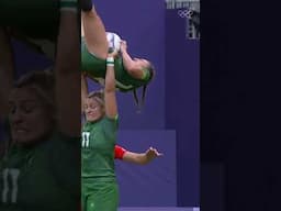 That epic moment when Erin King caught her teammate Emily Lane during the #Paris2024 rugby sevens. 🏉