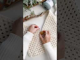 Turn 3 Granny Squares Into This Easy Lined Crochet Bag! #crochetbag #grannysquarebag #lineabag
