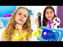 Nastya y Evelyn prueban diferentes actividades para elegir un nuevo pasatiempo