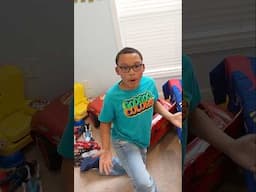 Helping ZZ Kid #googoocolors #googoogaga #shortvideo #kidsvideo #dailyshorts