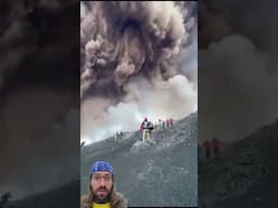 Turistas fogem de grande erupção do Vulcão Etna na Itália!