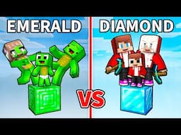 JJ and Mikey: EMERALD vs DIAMOND Block Family Survive Battle in Minecraft - Maizen