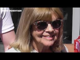 Chantal GOYA avec ses fans @ Paris le 30 avril 2025 sortant des studios de la radio RTL