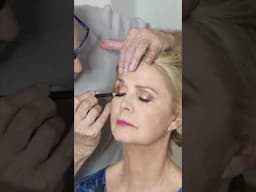 This Eyeliner Trick will make you look glamorous and younger!