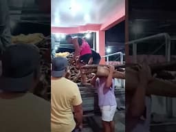 simpleng bayanihan dito sa aming bayan #kawanggawa
