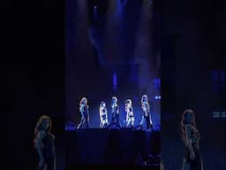 We can dance under the lightning💫 @ 2025 LE SSERAFIM TOUR 'EASY CRAZY HOT' IN SAITAMA #LE_SSERAFIM