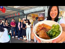 Where Locals Queue For Food In Taipei, Taiwan...