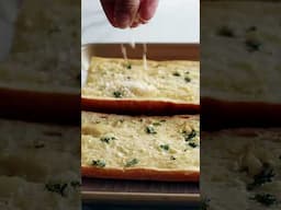 Easy Garlic Cheese Bread Recipe #easyrecipe #garliccheesebread #julieblanner