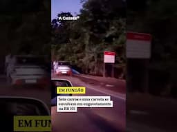 Sete carros e uma carreta se envolvem em engavetamento na BR 101 #shorts #noticias #transito