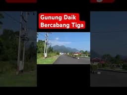 Penampakan gunung daik bercabang tiga #daik #daiklingga #kabupatenlingga #pulaulingga #gunungdaik