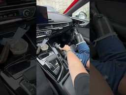 Normalicemos agarrarle la piernita a tu compa en el tráfico.