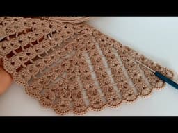 SUPER! You won't believe how quickly this Crochet Triangle Scarf is finished.