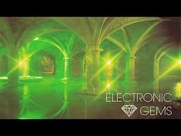 Hoenson - Lady in Green (feat. Z.Y.L.A.R)
