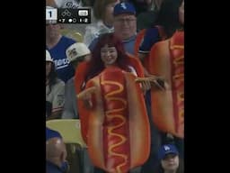 ¿Hot dogs comiendo hot dogs? Eso y más puedes ver en un parque de pelota 🤣🌭 #Shorts | ESPN Deportes
