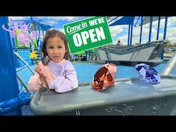 OAKS opens MAGiCAL GEM store At the PARK (the MOViE) Oak Finds magic gems and AT the Park!