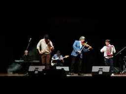 Silbido nocturno -  Los Álvarez (En vivo)