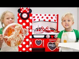 Naomi Learns Cooking Breakfast | Playing Cafe