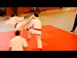 Pierre Paulin (bleu) gère en pieds poings et fini en full ippon