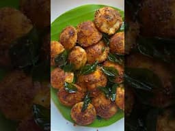 Mini idli with coconut chutney