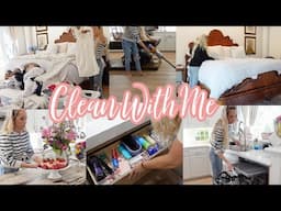 SPRING CLEAN WITH ME // STRAWBERRY SHORTCAKE CUPCAKES, BLT PASTA SALAD AND NEW SPRING BED!!