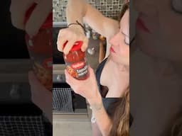 How women feel when they finally manage to open a jar