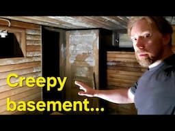 Abandoned Yellow Home - Urban Exploration