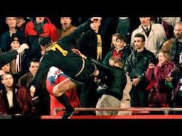 La patada de Eric Cantona a un hincha fascista