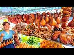 Amazing Vietnamese Street Food with Roast Pork & Roast Chicken Bread Tour in Saigon !