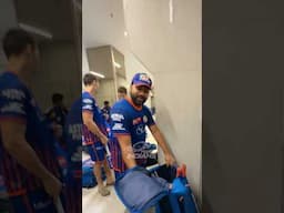 "Mere paas bat nahi hai ab. 6 bats le liya yaar sabne"- Rohit Sharma 🤭 | #MumbaiIndians