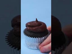 Mushroom cupcake hack 🍄 #bakingtips #cupcakes #bakinghacks