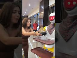 Viral Train or robot se milta hai is Restaurant mai khana😦 #viralworld #snehasachdeva26