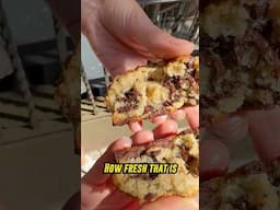 BRITISH GIRL TRIES VIRAL LEVAIN BAKERY COOKIE IN NEW YORK🗽 🍪 #levainbakery #viralfood #newyorkfood