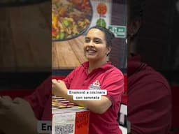 Enamoró a cosínera con serenata #fyp #viral #parati #shorts #viralvideo #shortvideo