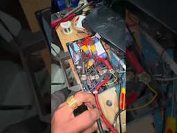 Nội thất bên trong bộ kích đề tự lắp ráp có gì