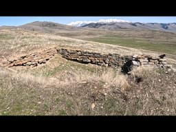Metal detecting forgotten homesteads looking for treasure.  Ep 336