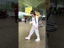 #MouniRoy’s comfy airport style is on-point like always 🤍😎🔥