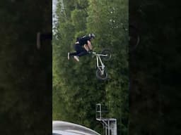 Wow! 😱 How would you call this trick from @RyanWilliamsYoutube? #BMXFreestyle #BMX #Cycling