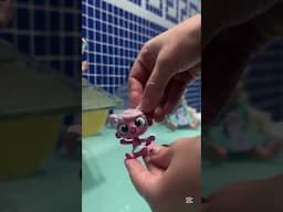 sElsa and Anna toddlers spa for lps monkey