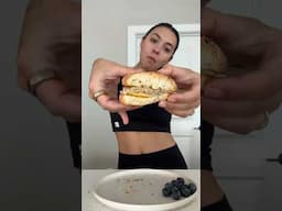 protein breakfast bagel sandwich 🥯🍳 #highprotein #proteinbreakfast #mealideas