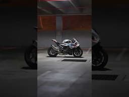 Pura adrenalina con la nueva #S1000RR 🔥 joeythehuman (IG) #NeverStopChallenging #CustomBike