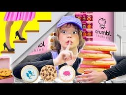 EVIE OPENS HER OWN SECRET CRUMBLE COOKIE RESTAURANT | I BUILD MY COOKIE STORE AT HOME BY SWEEDEE