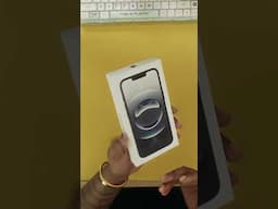 iPhone 16e Unboxing