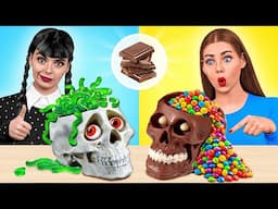 रियल फ़ूड बनाम चॉकलेट फ़ूड चैलेंज साथ Wednesday Addams Mega DO Challenge