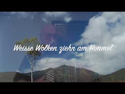 Weisse Wolken zieh'n am Himmel