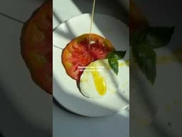and none of that balsamic nonsense🙅🏻‍♀️#mediterraneandiet #summerrecipes #caprese #tomatoes