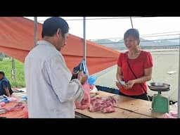 Tuyet is very happy because her business is very favorable.
