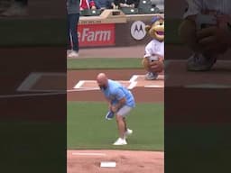 Joey Swoll throws out the first pitch and does a backflip 😳 #backflip #pitch #MLB #cubs