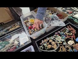 PETALUMA ANTIQUES FAIR/SELLING WITH MY FRIEND DOUG @RavensChest