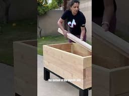 No dead plants. No more guilt. DIY Self Watering Planter. #diyplanters #woodworkingplans