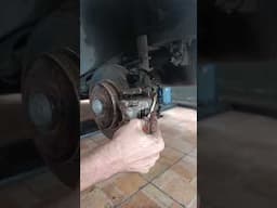 Limpeza Pinça Freio após troca de pastilhas #bielaquente #automobile #mechanic